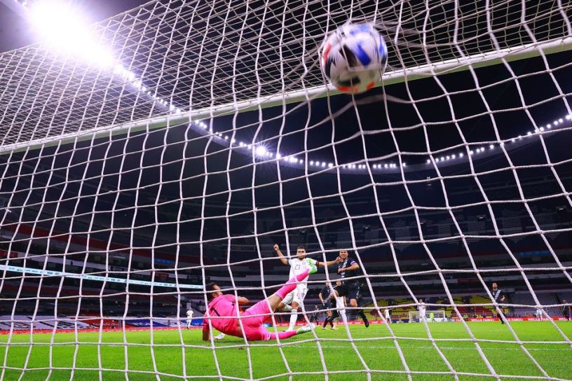 México cumple en el Azteca